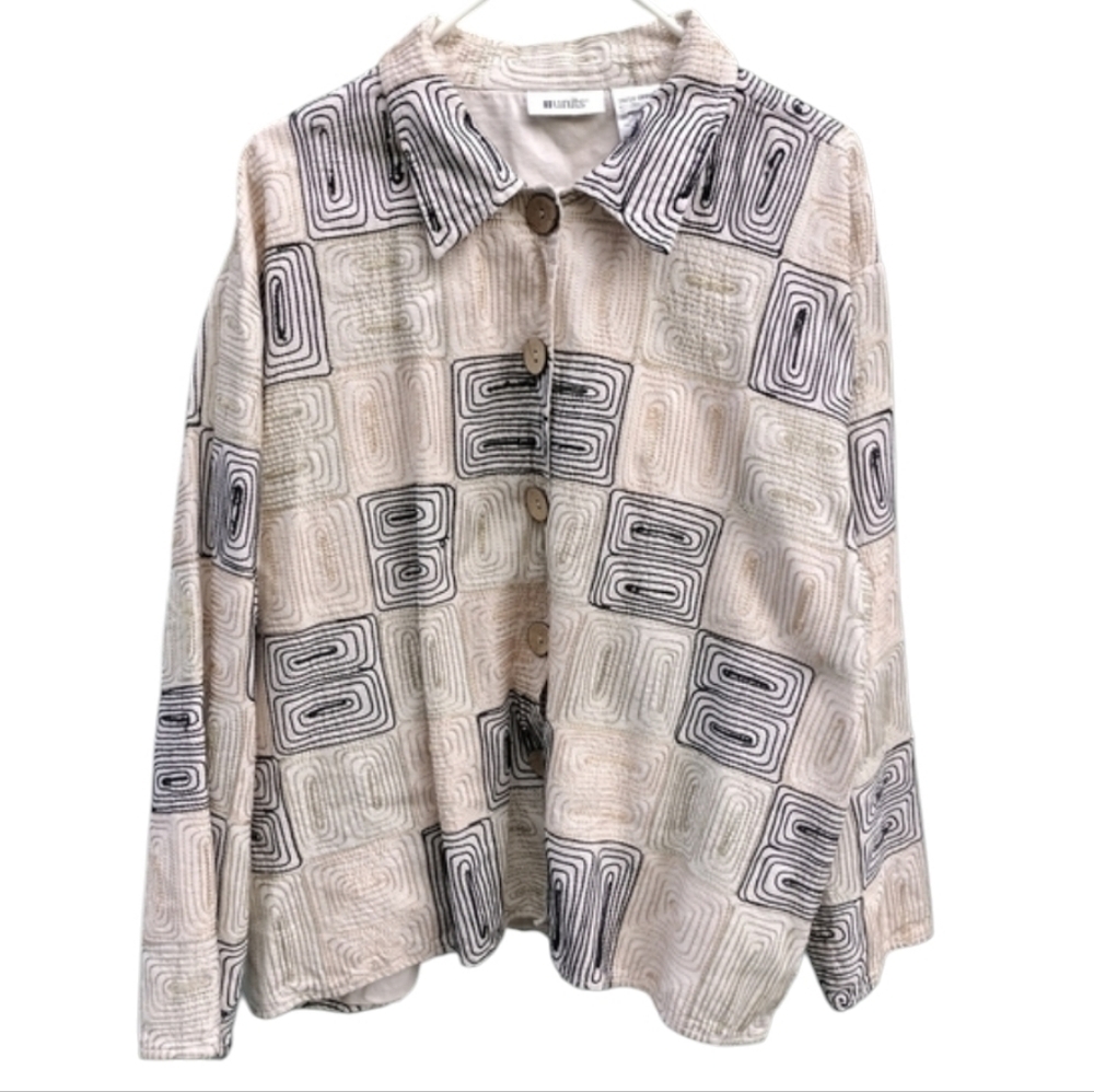 Units Stylish Women's Button Down Shirt - Black and Cream Geometric Design 3X